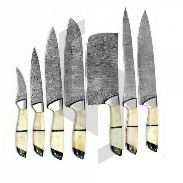 Damascus Kitchen Knifes Set with Horn Handle